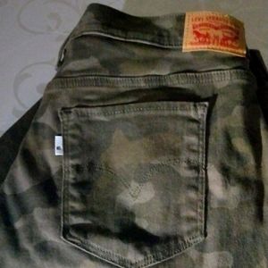 Women's Levi Jeans